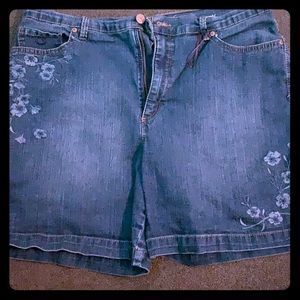 Gloria Vanderbilt Jean short